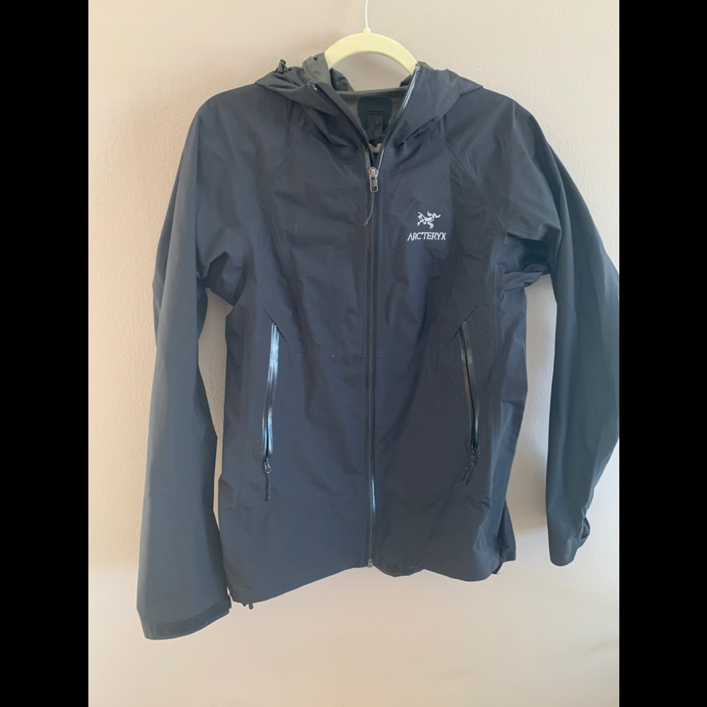 Arc’teryx rain jacket women’s medium